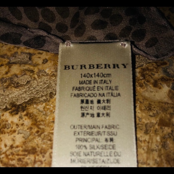 Brand new never used Burberry 140cmx140 silk scarf - Picture 5 of 5